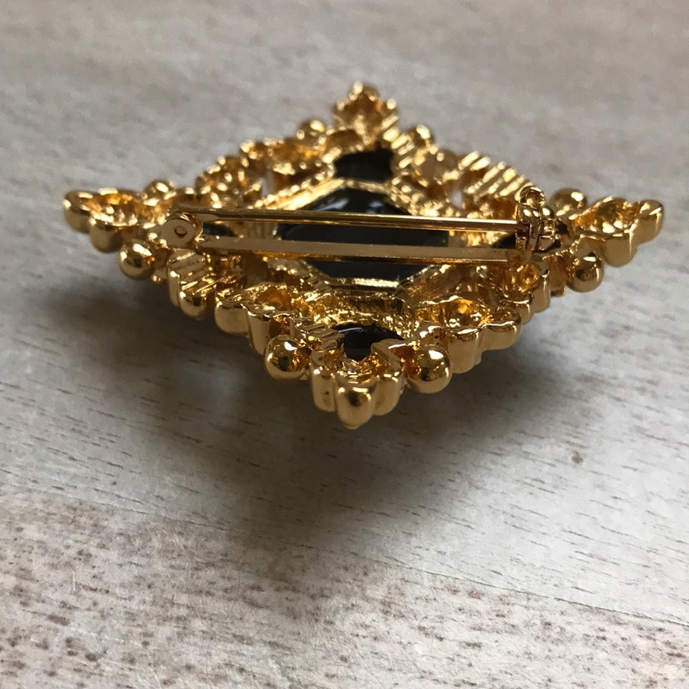 St John Brooch - Picture 4 of 8